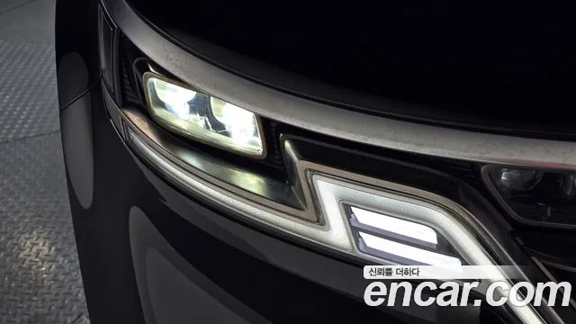 Kia Carnival 2023 thumb 3