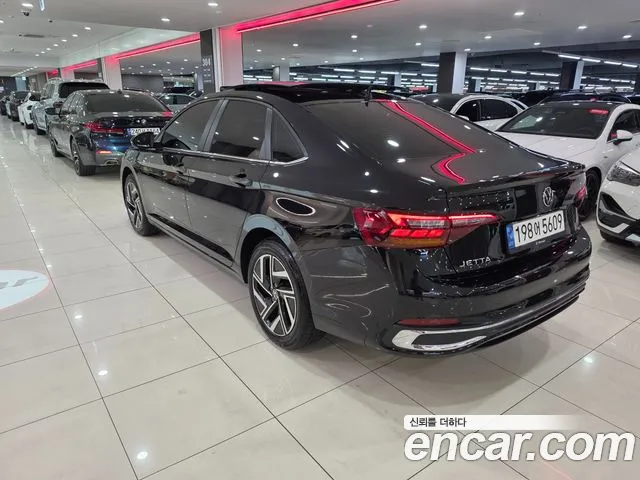 Volkswagen Jetta 2022 thumb 2