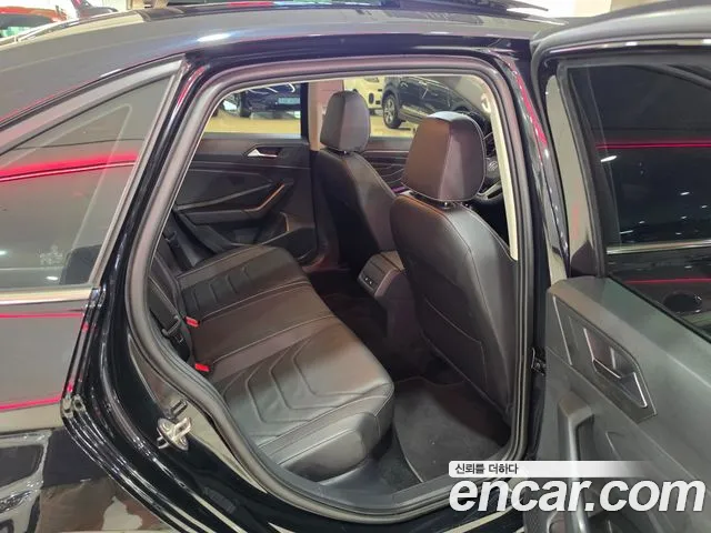 Volkswagen Jetta 2022 thumb 3