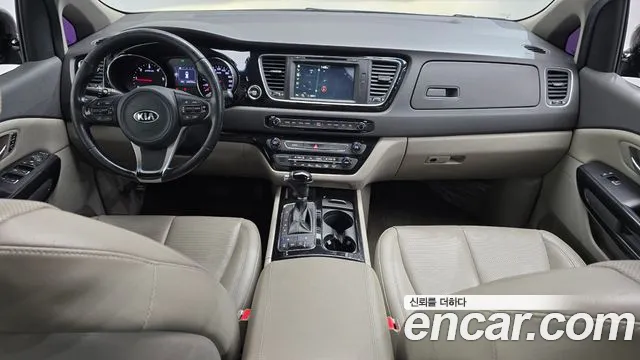Kia Carnival 2015 thumb 6