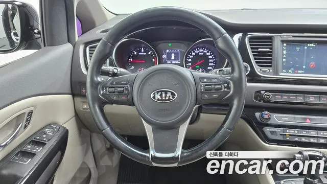 Kia Carnival 2015 thumb 8