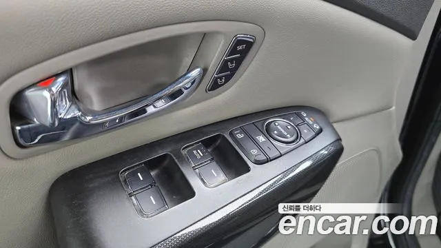 Kia Carnival 2015 thumb 5