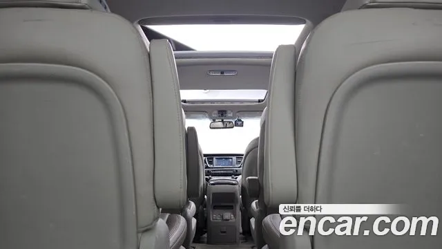 Kia Carnival 2015 thumb 4