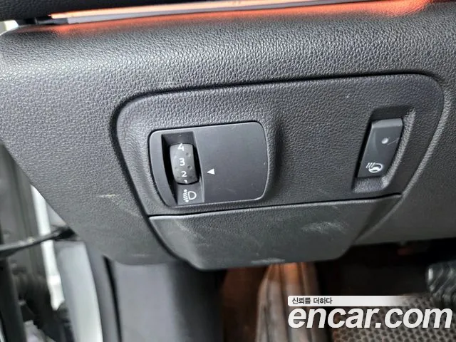Renault SM6 2017 thumb 11