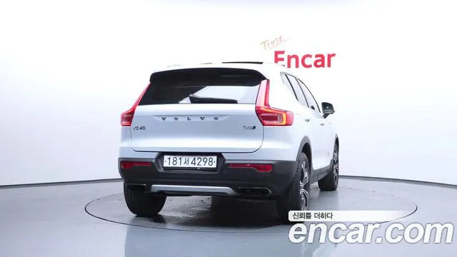 Volvo XC40 2019 thumb 11