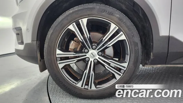 Volvo XC40 2019 thumb 8