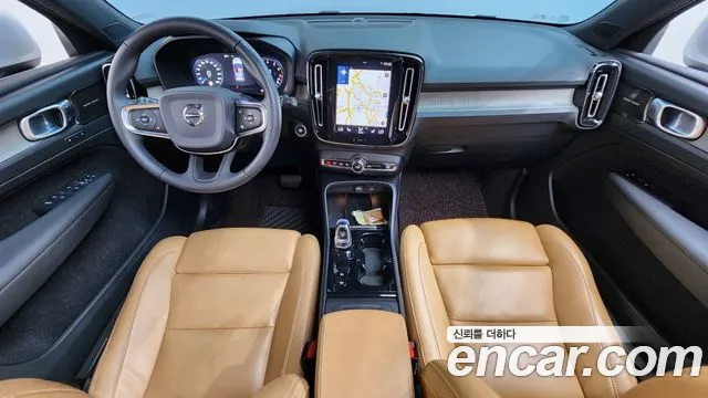 Volvo XC40 2019 thumb 2
