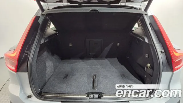 Volvo XC40 2019 thumb 7