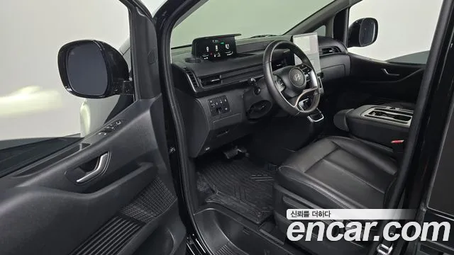 Hyundai Staria 2025 thumb 5