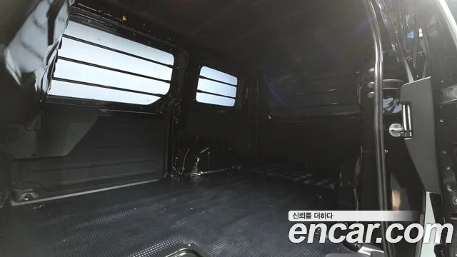 Hyundai Staria 2025 thumb 12
