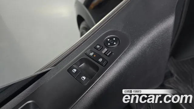 Hyundai Staria 2025 thumb 6
