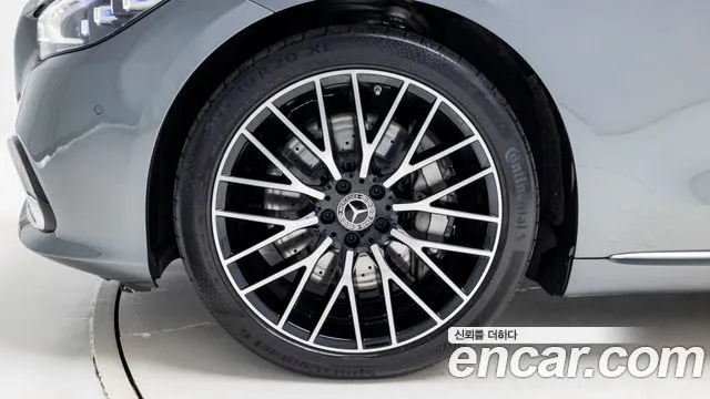 Mercedes-Benz S-Class 2025 thumb 12
