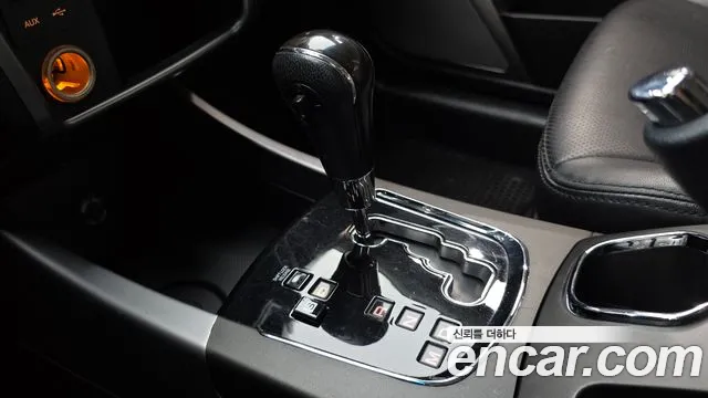 KGM Korando 2013 thumb 12