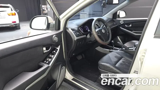 KGM Korando 2013 thumb 7