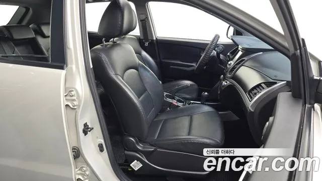 KGM Korando 2013 thumb 11