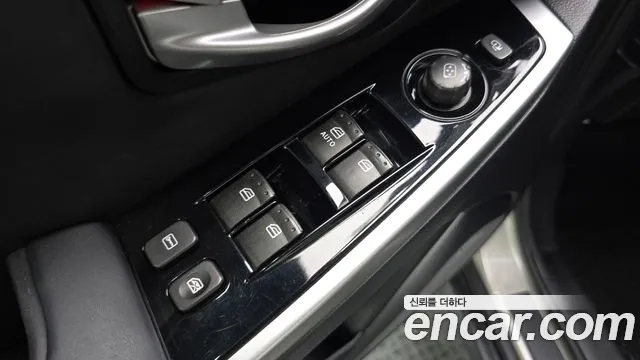 KGM Korando 2013 thumb 8