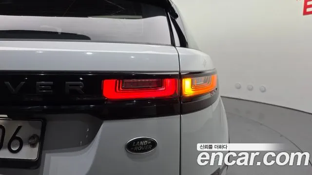 Land Rover Range Rover Velar 2019 thumb 3