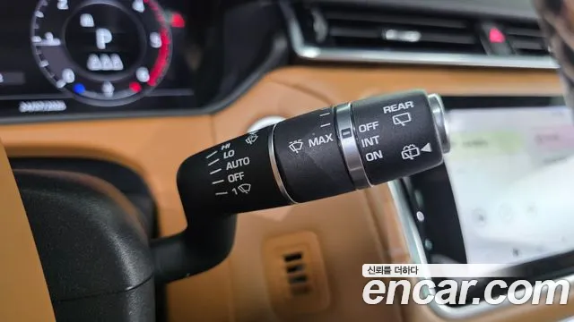 Land Rover Range Rover Velar 2019 thumb 12