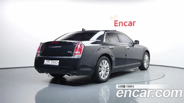 Chrysler 300C 2014 thumb 2