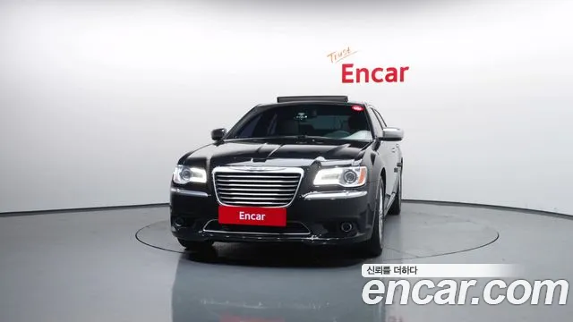 Chrysler 300C 2014 thumb 10
