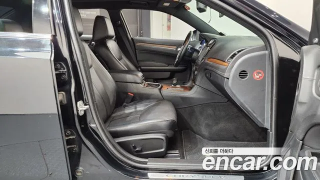 Chrysler 300C 2014 thumb 6