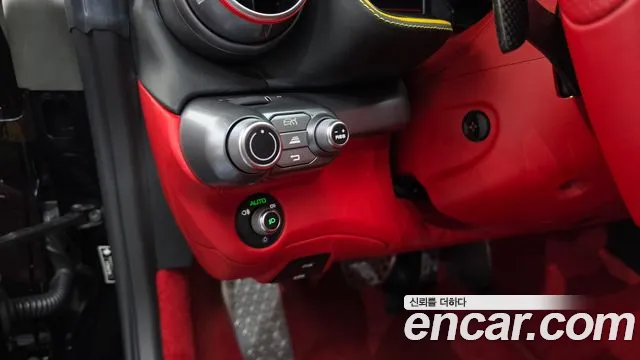 Ferrari 812 2020 thumb 2