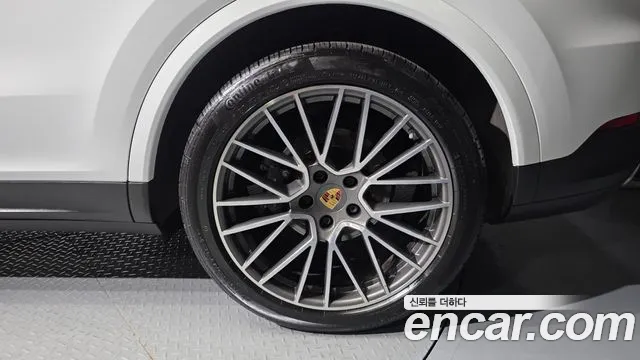 Porsche Cayenne 2022 thumb 9