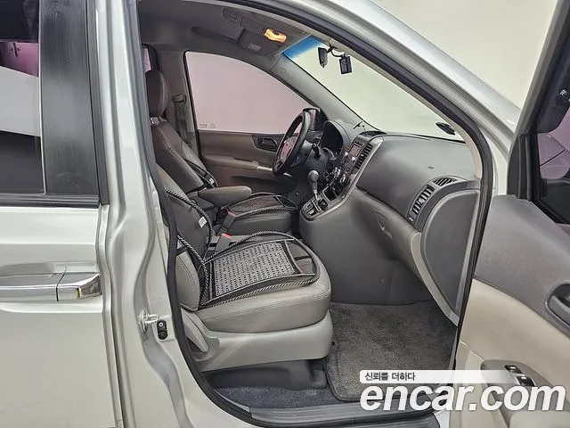 Kia Canival 2014 thumb 10