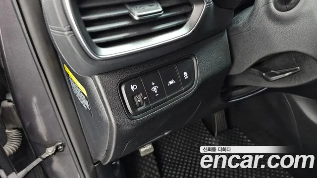 Hyundai Santa Fe 2018 thumb 3