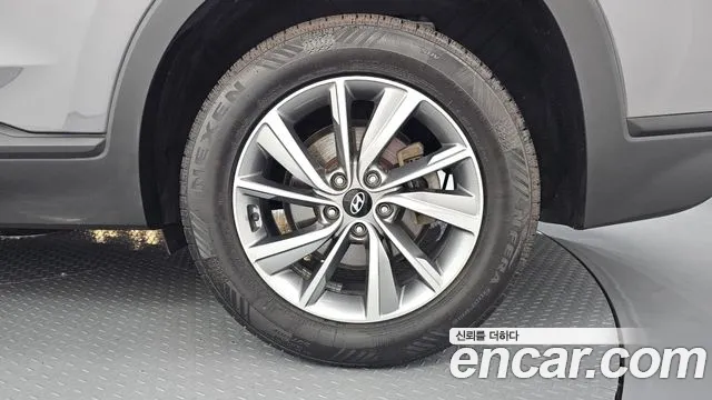 Hyundai Santa Fe 2018 thumb 2
