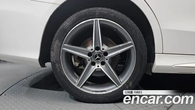 Mercedes-Benz C-Class 2017 thumb 2