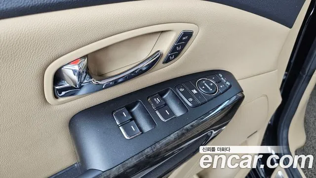 Kia Carnival 2018 thumb 11
