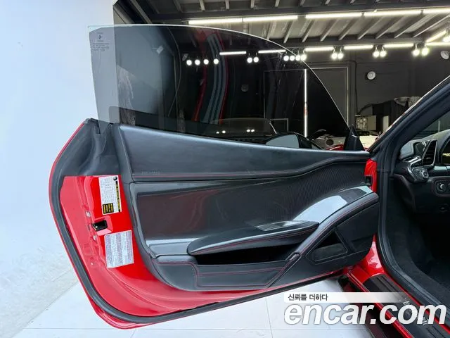 Ferrari 458 2012 thumb 7