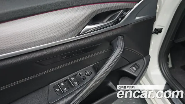 BMW 5 серии 2017 thumb 4
