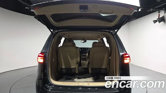 Kia Carnival 2019 thumb 11