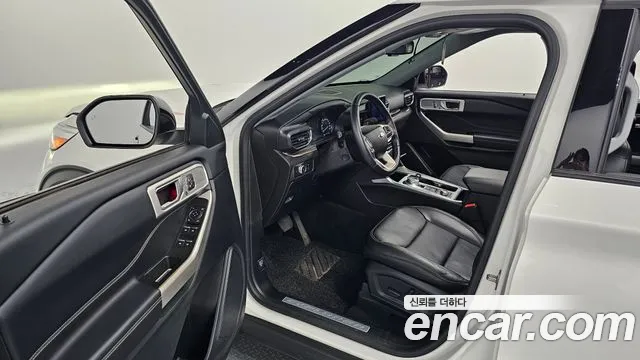 Ford Explorer 2022 thumb 3