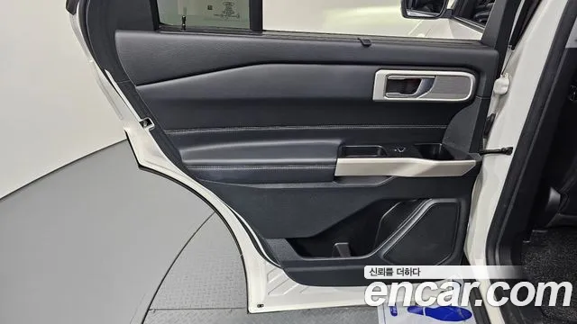 Ford Explorer 2022 thumb 4