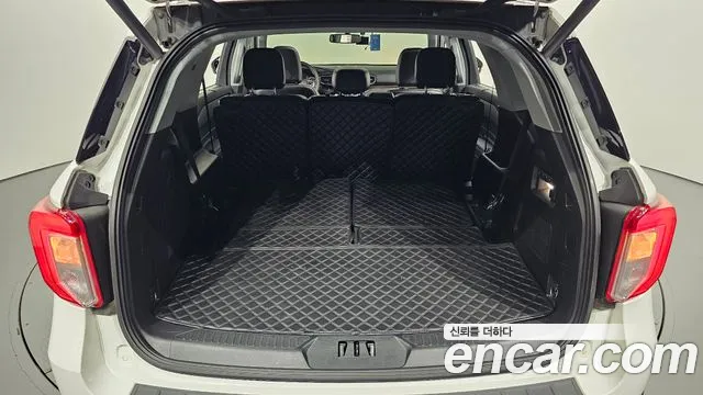 Ford Explorer 2022 thumb 9