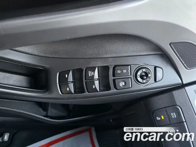 Hyundai Elantra 2015 thumb 3