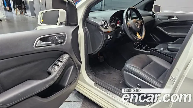 Mercedes-Benz B-Class 2015 thumb 6