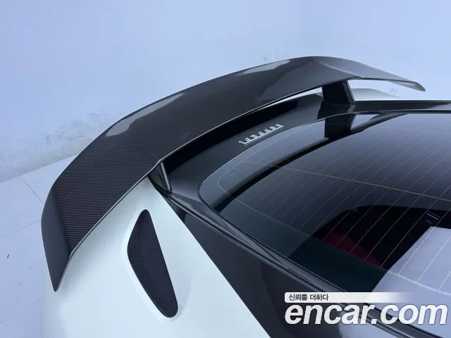Ferrari F12 Berlinetta 2014 thumb 3