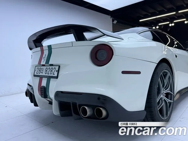 Ferrari F12 Berlinetta 2014 thumb 10