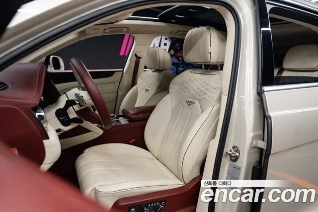 Bentley Bentayga 2025 thumb 10