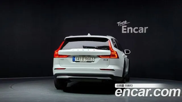Volvo V60 Cross Country 2023 thumb 5