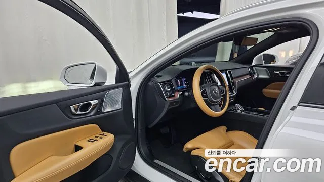 Volvo V60 Cross Country 2023 thumb 12