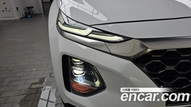 Hyundai Santa Fe 2018 thumb 2