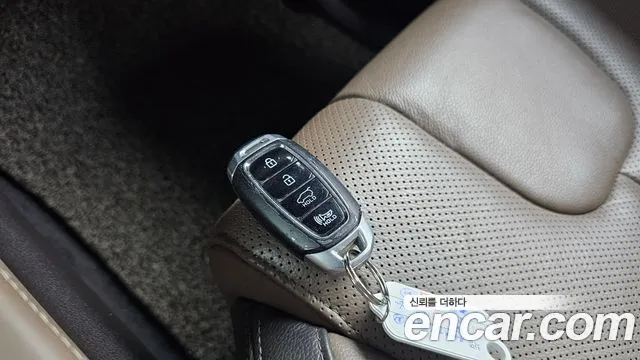 Hyundai Santa Fe 2018 thumb 9
