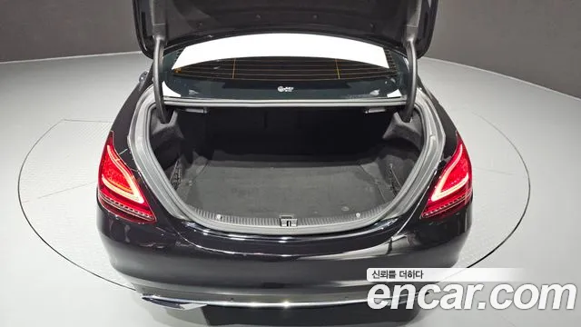 Mercedes-Benz C-Class 2019 thumb 10