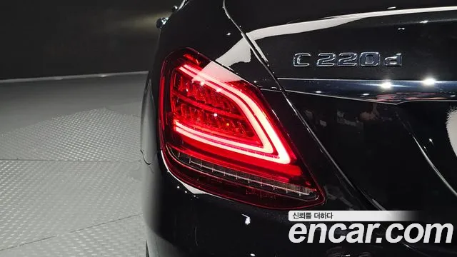 Mercedes-Benz C-Class 2019 thumb 2