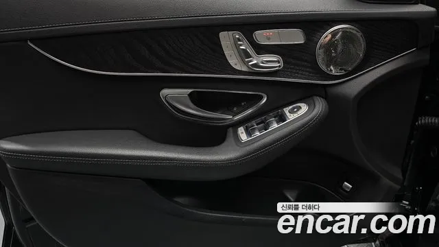 Mercedes-Benz C-Class 2019 thumb 3